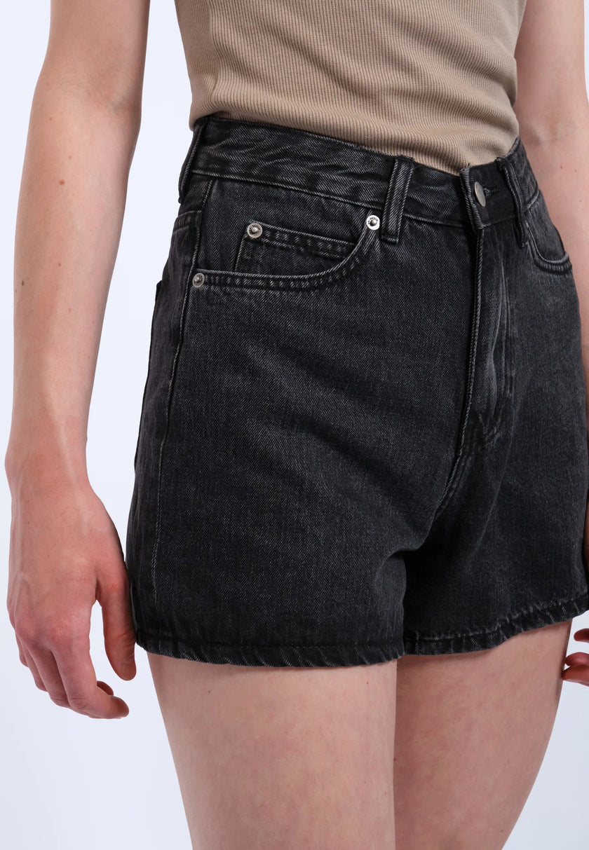Nora Shorts in Retro Black