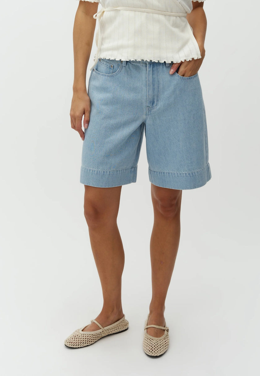 Stellan Sanira Shorts in Light Soft Wash