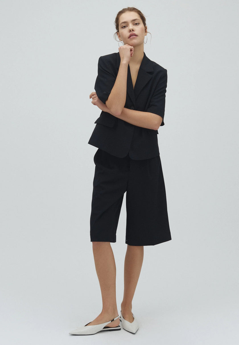 Bamudo Willah Shorts in Black