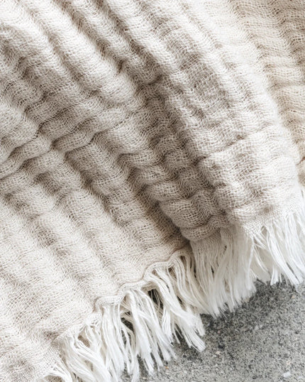 Throw Alice in Beige