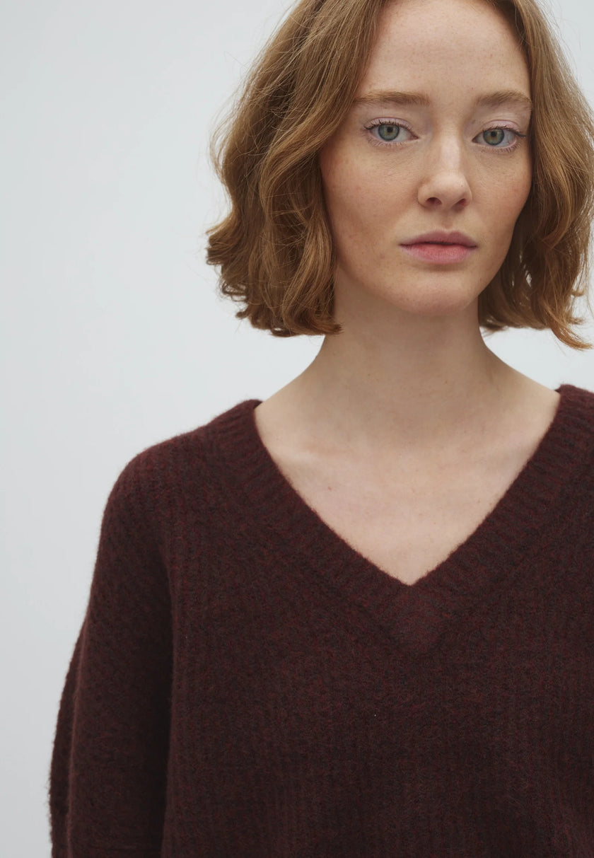Gillian Knit in Deep Maroon