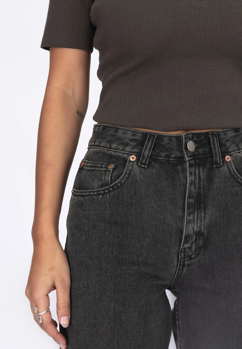 Rhue High Wide in Aged Black