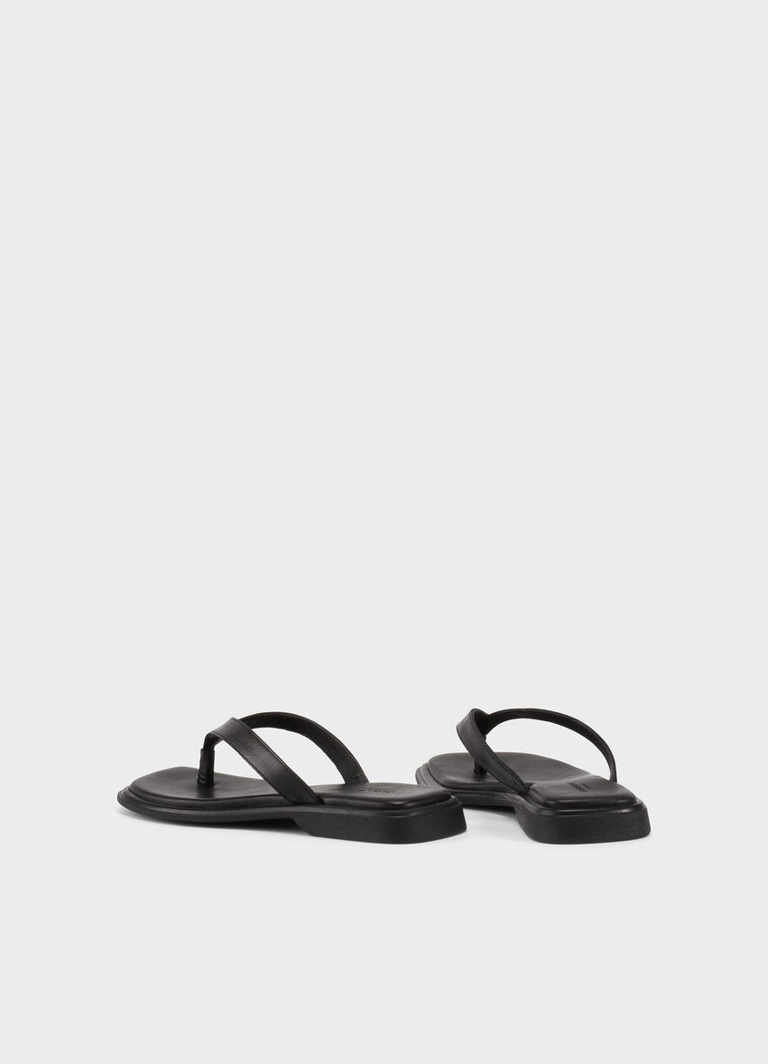 Izzy Slipper in Black