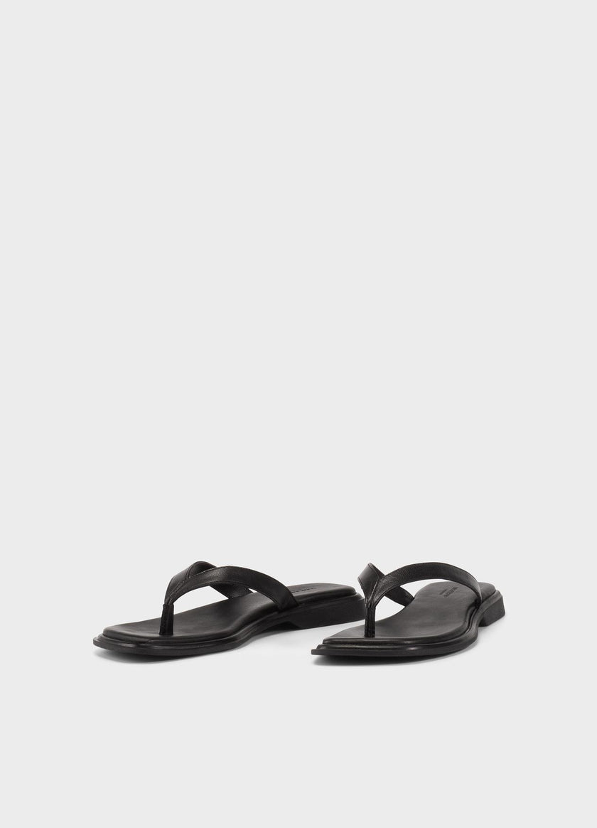 Izzy Slipper in Black