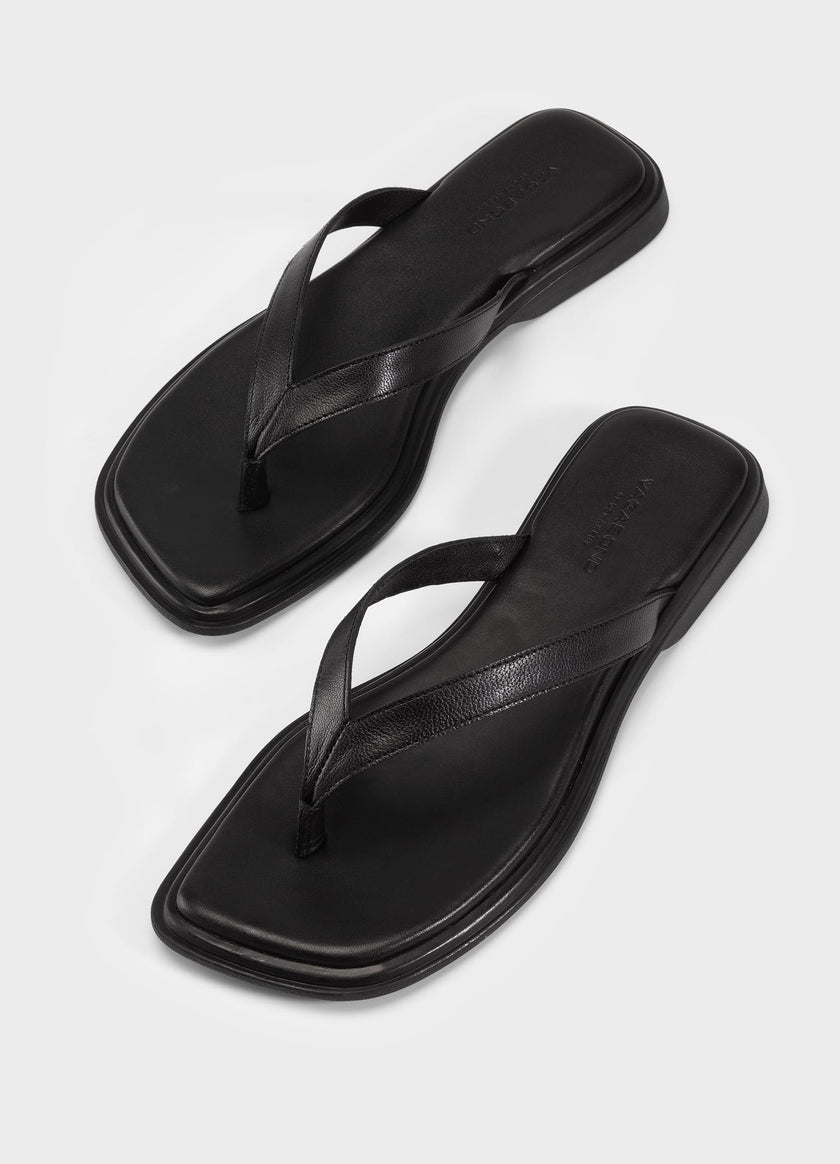 Izzy Slipper in Black