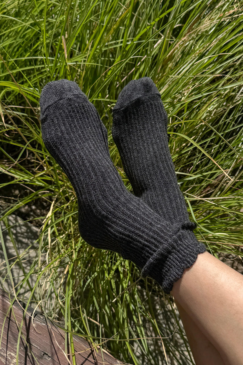 Linen Scallop Sock in Charcoal
