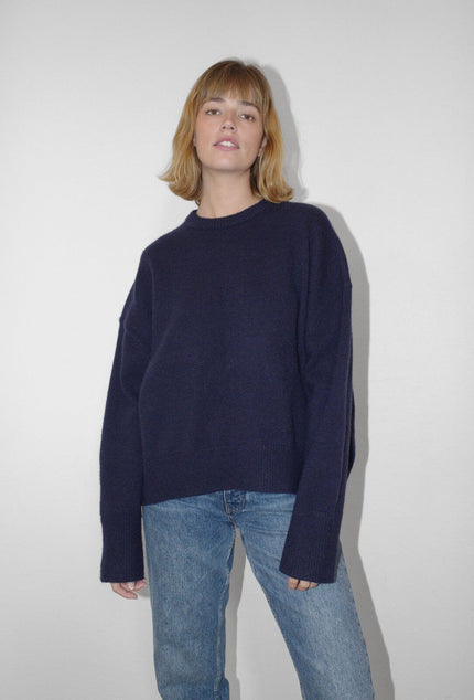 Olol O-Neck Knit in Navy